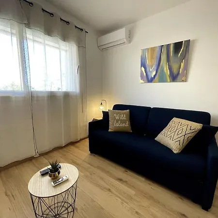 Apartament Climatise Avec Parking, Au Coeur De Pietranera, A 500m, Bastia A 2km